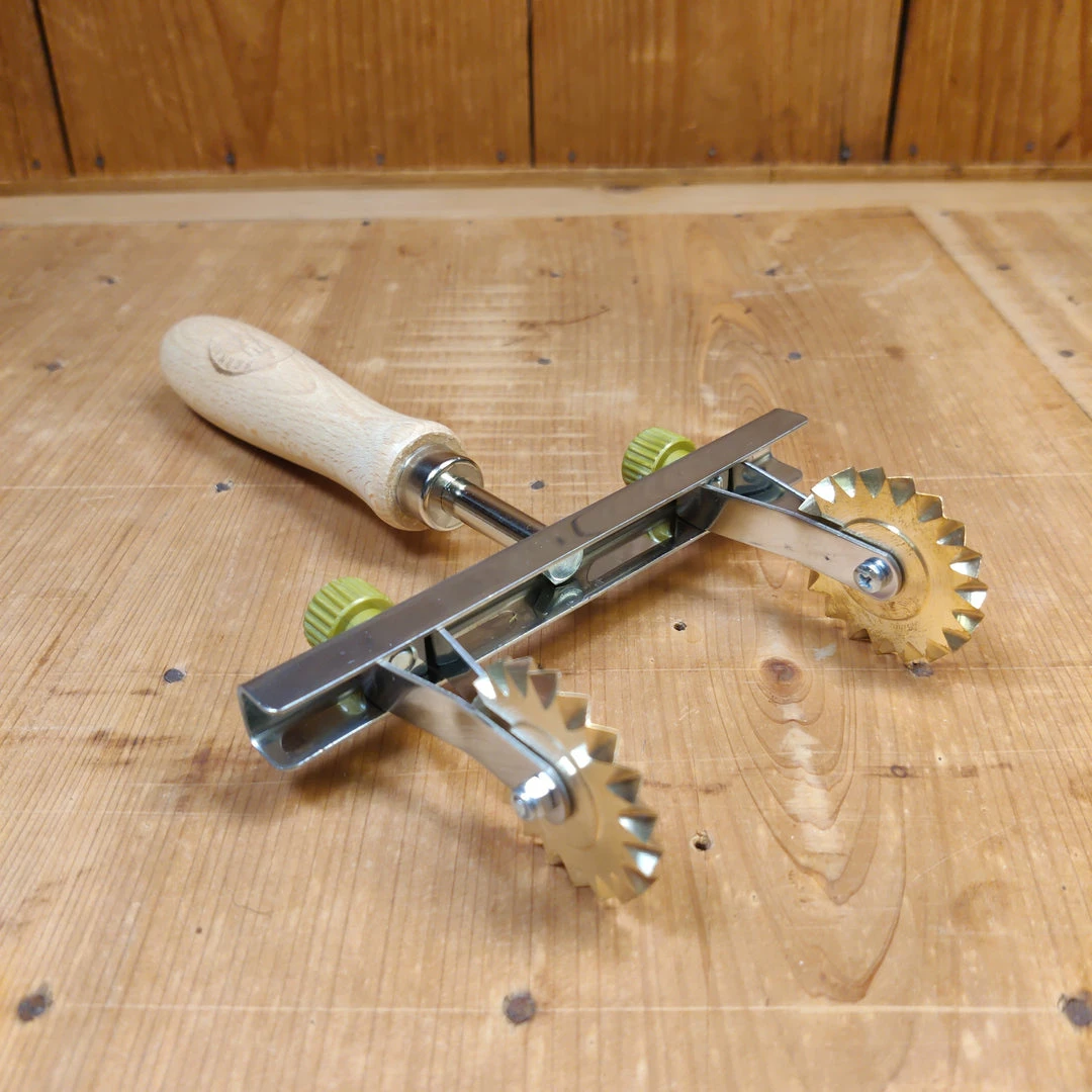 Food Valley S.R.L Kitchen Tools Adjustable Pasta Cutting Wheel With Double Brass Single-toothed Blades