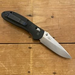 Benchmade 551-S30V Griptilian - Black