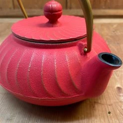 Miya Cast Iron Teapot - Red + Gold 22oz